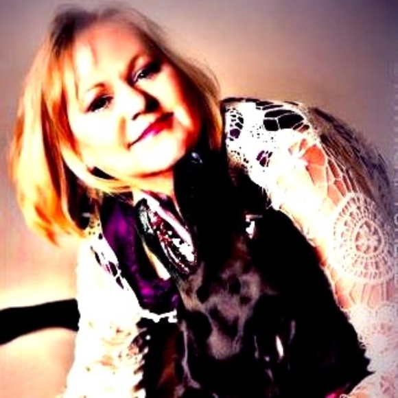 Meet your Posher, Denise - Picture 1 of 1